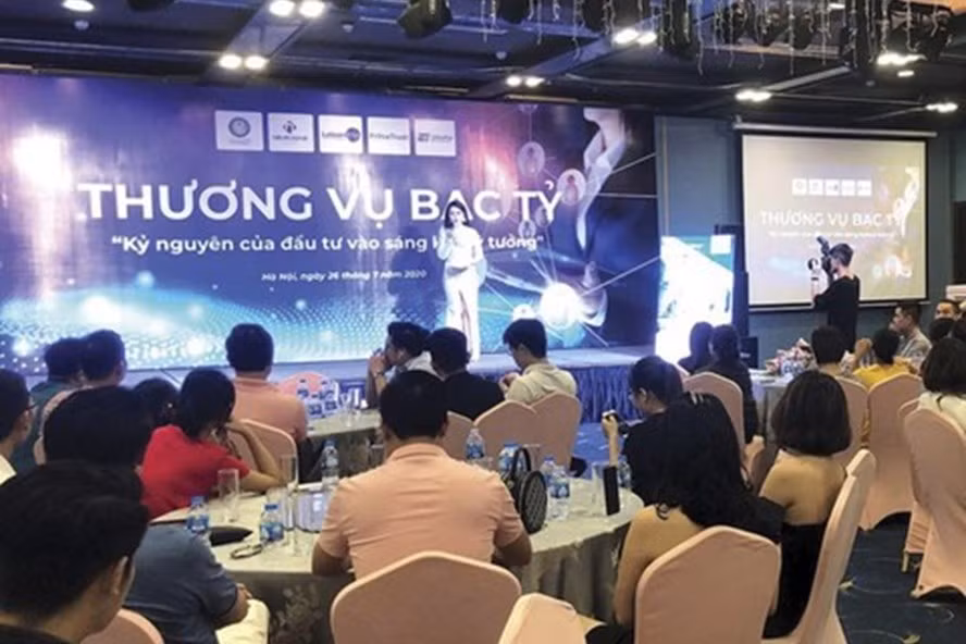  Sàn forex lừa đảo: Mới đây, hàng trăm người tham gia đầu tư trên sàn giao dịch Coolcat tại Việt Nam (một dạng sàn giao dịch vàng, tiền ảo và USD được cam kết bảo hiểm 100% vốn) như ngồi trên lửa khi ứng dụng này không thể truy cập được. Những người đại diện của sàn cũng biến mất, không thể liên lạc.