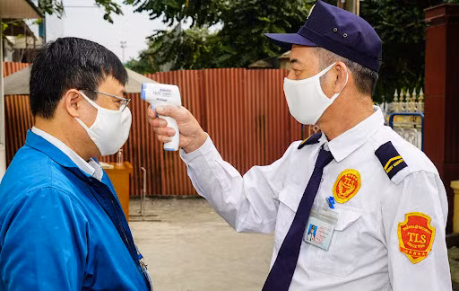 Các công ty cung cấp dịch vụ: bảo vệ; bảo trì, sửa chữa, ứng cứu hệ thống hạ tầng trang thiết bị của các cơ quan, tòa nhà, chung cư. (Ảnh minh họa)