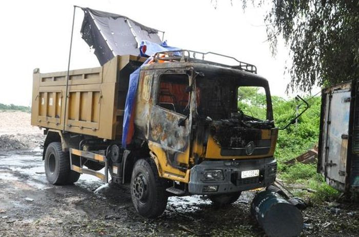  Đốt ô tô để đòi hơn 2,5 tỷ đồng tiền cá độ bóng đá: Vì không đòi được số tiền nợ cá độ bóng đá hơn 2,5 tỷ đồng, Nguyễn Thành Luân (SN 1990, ở TP Chí Linh, tỉnh Hải Dương) đã chỉ đạo đàn em đến uy hiếp, đốt xe ô tô của người nợ gây thiệt hại khoảng 100 triệu đồng. Ngày 17/8, Luân cùng đàn em bị Công an TP Chí Linh bắt tạm giam.