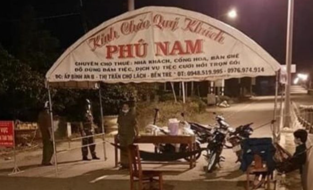  Cách chức cán bộ thuế ngang nhiên vượt chốt kiểm dịch: Khi đi qua chốt kiểm soát dịch, ông Trần Khởi Nghĩa (thuộc Chi cục thuế khu vực Bến Tre- Châu Thành, tỉnh Bến Tre) không những không xuất trình giấy đi đường mà còn to tiếng, khiếm nhã với lực lượng làm nhiệm vụ. Ngày 11/8, ông Nghĩa bị cách chức Đội trưởng Đội thuế liên xã số 5.