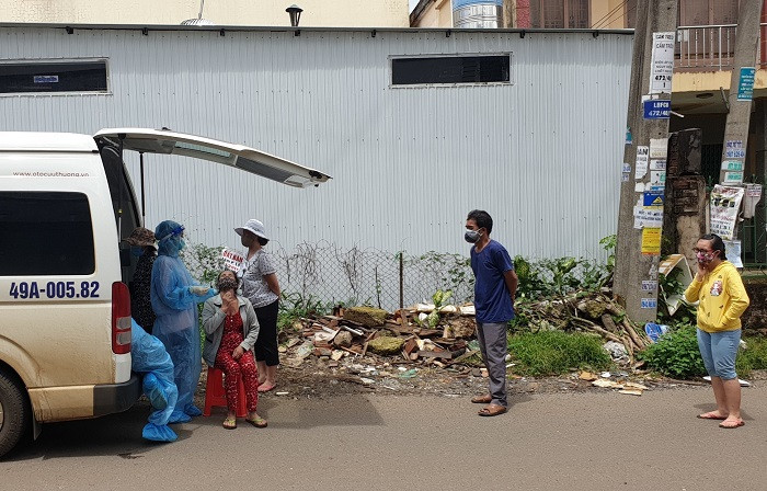  Tạm đình chỉ Chủ tịch phường vì thiếu trách nhiệm trong phòng, chống dịch: Ngày 1/8, UBND TP Bảo Lộc, Lâm Đồng đã tạm đình chỉ công tác 15 ngày đối với Bí thư, Chủ tịch và Phó Chủ tịch UBND phường Lộc Sơn để làm rõ hành vi thiếu trách nhiệm trong công tác lãnh đạo, chỉ đạo phòng, chống dịch COVID-19. (Ảnh minh họa)