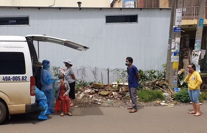  Tạm đình chỉ Chủ tịch phường vì thiếu trách nhiệm trong phòng, chống dịch: Ngày 1/8, UBND TP Bảo Lộc, Lâm Đồng đã tạm đình chỉ công tác 15 ngày đối với Bí thư, Chủ tịch và Phó Chủ tịch UBND phường Lộc Sơn để làm rõ hành vi thiếu trách nhiệm trong công tác lãnh đạo, chỉ đạo phòng, chống dịch COVID-19. (Ảnh minh họa)