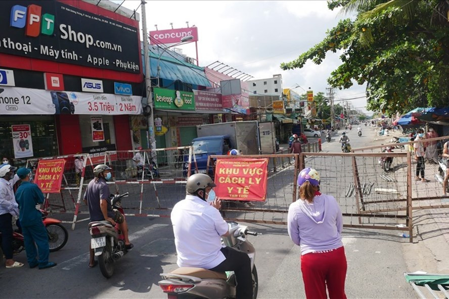  Đình chỉ, chuyển công tác 2 Chủ tịch phường lơ là chống dịch: Ngày 7/8, UBND quận 8, TP HCM đã đình chỉ công tác đối với ông Trần Phát Tấn - Chủ tịch UBND phường 15, chuyển công tác ông Lê Minh Tâm - Chủ tịch UBND phường 16 đến nhận công tác tại Phòng nội vụ quận 8 vì lơ là trong phòng chống dịch COVID-19 trên địa bàn phường. (Ảnh minh họa)