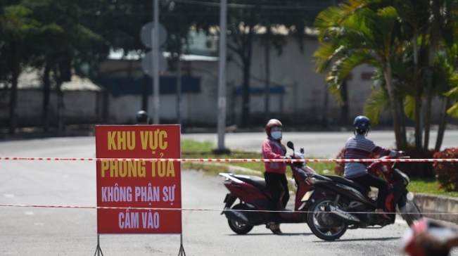  Cách chức Chủ tịch phường ở Đồng Nai: Ngày 27/7, UBND TP Biên Hòa đã cách chức vụ Chủ tịch UBND phường Hóa An đối với bà Huỳnh Thu Hà. Bà Hà thực hiện công tác phòng, chống dịch bệnh COVID-19 tại địa phương chưa tốt khiến dịch bệnh phát sinh nhiều.