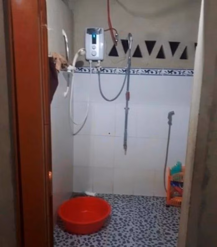 Tin nong 12/8: Chau be hon 1 tuoi tu vong trong xo nuoc