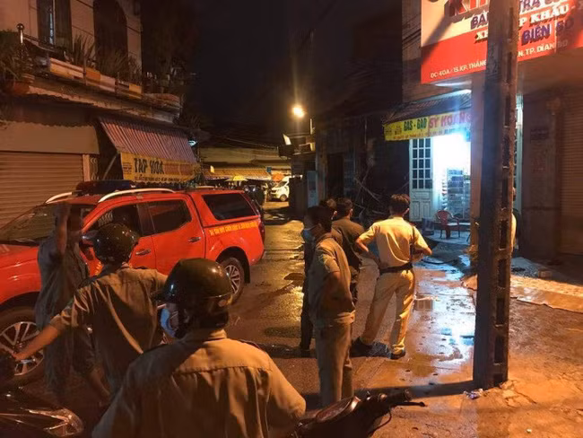 Chay nha trong dem o Binh Duong khien 3 nguoi tu vong