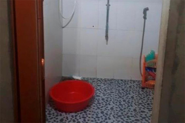 Be hon 1 tuoi chet trong xo nuoc o Dak Lak: Khoi to chu nha tre?