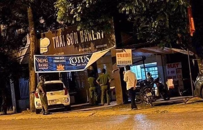  Một thanh niên tử vong bất thường trong cửa hàng bánh: Ngày 15/8, Công an huyện Sóc Sơn (Hà Nội) đang điều tra nguyên nhân tử vong của một nam thanh niên tại cửa hàng bánh ngọt trên địa bàn. Nạn nhân tử vong sinh năm 2003 là nhân viên của cửa hàng. Nạn nhân mới làm ở cửa hàng được khoảng 2 tháng. 