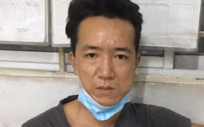  Bắt tạm giam đối tượng đánh đập bé trai 5 tuổi ở Bình Dương: Ngày 10/8, Công an TP. Thuận An cho biết, Lê Hoài Nam (29 tuổi, ngụ TPHCM) đã đánh dã man con của vợ hờ vì lúc trước có mâu thuẫn với cha của bé. Theo đó, Nam bị khởi tố, bắt tạm giam để điều tra về tội 'Hành hạ người khác'.