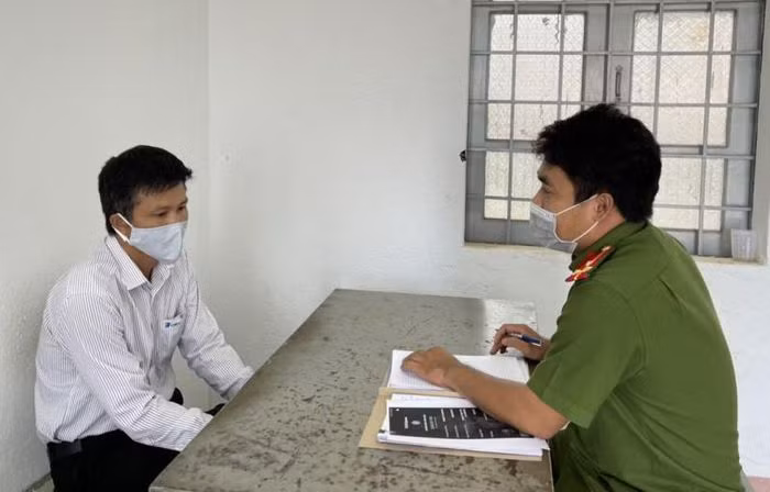  Bắt Giám đốc Trung tâm viễn thông huyện: Ngày 10/8, Công an huyện Đắk Mil, tỉnh Đắk Nông đã khởi tố bị can bắt tạm giam đối với Nguyễn Thanh Tùng (45 tuổi, trú huyện Đắk Mil) để điều tra về hành vi "Tham ô tài sản". Tùng đã thuê người thu hồi số lượng lớn cáp đồng trên địa bàn huyện, bán lại cho các vựa phế liệu chiếm đoạt hàng trăm triệu đồng. 