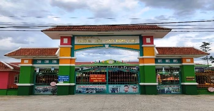  Trốn cách ly đi sinh nhật bị phạt 5 triệu đồng: N.T.R. (24 tuổi, trú huyện Quế Sơn, Quảng Nam) đã trốn khỏi khu cách ly tập trung để đi dự sinh nhật bạn. Ngày 10/8, Công an huyện Quế Sơn đã xử phạt vi phạm 5 triệu đồng R. với hành vi trên.