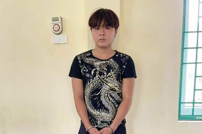  Phá két lấy trộm tiền của trường mầm non vì thích iPhone X: Do thích điện thoại iPhone X nên Đặng Phúc Tiến (SN 2004, trú huyện Bình Liêu, Quảng Ninh) đã đột nhập vào trường Mầm Non ở xã Đồng Văn rồi phá két sắt tài sản. Ngày 10/8, Tiến bị Công an huyện Bình Liêu bắt giữ và phát hiện 54,2 triệu đồng, 1 điện thoại iPhone X có trên người Tiến. 