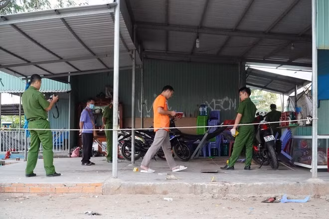  Người đàn ông bị đâm tử vong trong lúc nhậu: Trần Văn Hải (47 tuổi, ngụ huyện Cư M’gar, Đắk Lắk) đang ngồi nhậu với ông Bùi Đức Thuận (65 tuổi, ngụ cùng địa phương) và nhóm bạn thì 2 bên xảy ra mâu thuẫn. Nghi phạm dùng dao đâm chết ông Thuận rồi đến cơ quan công an đầu thú. Ngày 19/8, Hải bị Công an tỉnh Đắk Lắk tạm giữ.