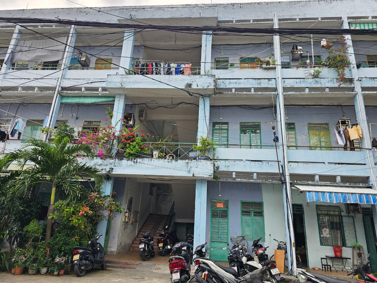 Đại diện Sở Xây dựng Đà Nẵng cho biết, thời gian qua, Trung tâm Quản lý và Khai thác nhà phối hợp với chính quyền địa phương đã tổ chức khảo sát nhu cầu bố trí thuê, mua nhà ở xã hội đối với các hộ dân thuộc diện di dời, giải toả tại các chung cư này.