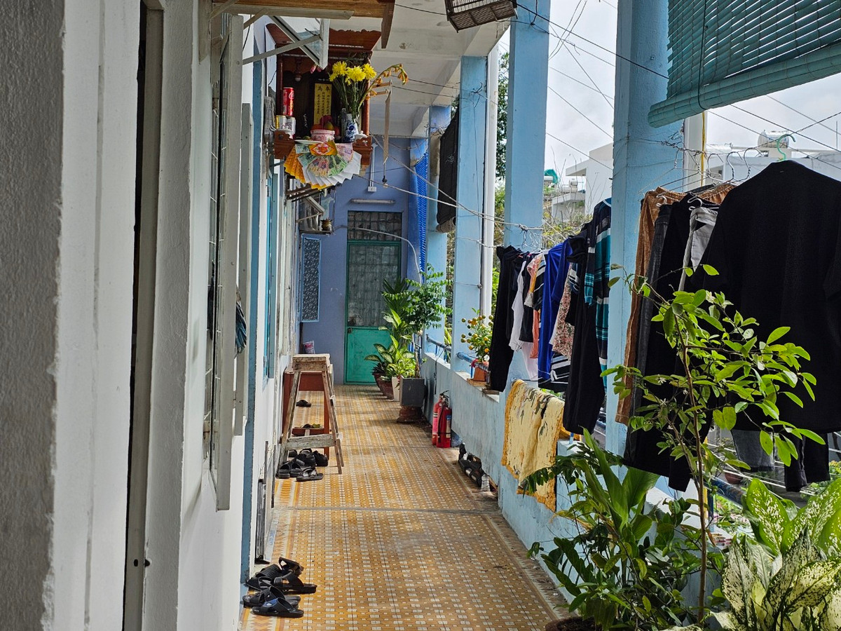 Theo Phiếu khảo, người dân được lựa chọn 1 trong 2 phương án. Với Phương án 1, người dân đang thuê nhà tại chung cư Lâm đặc sản Hòa Cường, Thuận Phước được tiếp tục thuê chung cư thuộc sở hữu nhà nước trên địa bàn quận Hải Châu, Thanh Khê, Sơn Trà, Cẩm Lệ; Người dân đang thuê nhà tại Khu chung cư Hòa Minh được chọn tiếp tục thuê chung cư trên địa bàn quận/huyện Liên Chiểu, Sơn Trà, Cẩm Lệ, Hòa Vang.