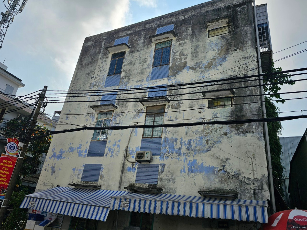 Hai chung cư xuống cấp còn lại là chung cư Lâm đặc sản Hòa Cường (quận Hải Châu) và chung cư Hòa Minh (quận Liên Chiểu) dự kiến đến cuối năm 2025 cũng sẽ hoàn tất công tác di dời, giải tỏa theo kế hoạch của UBND thành phố Đà Nẵng.