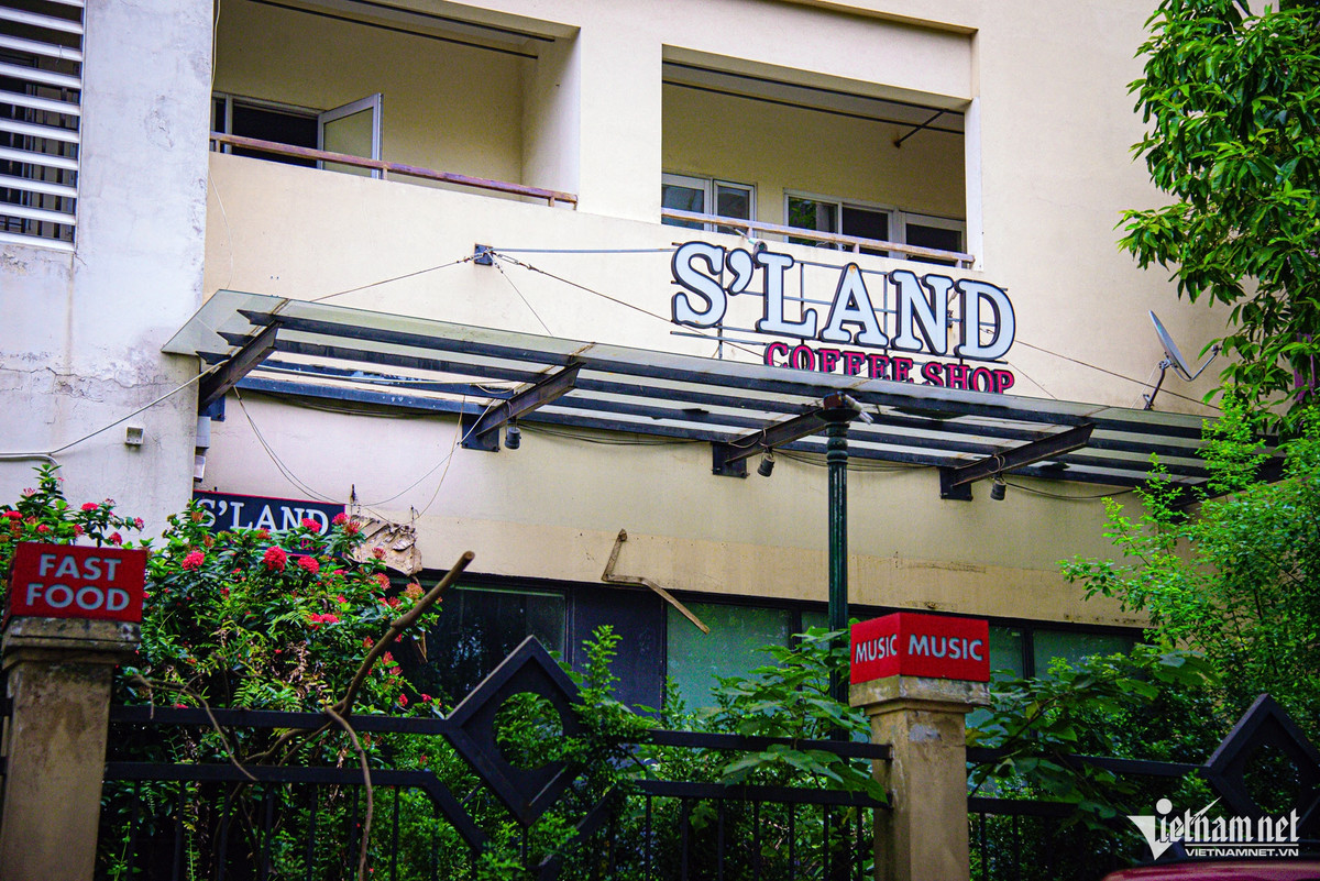 Dưới chân tòa nhà, từng có một số người thuê lại mặt bằng để kinh doanh hiện cũng đã bị trả lại.