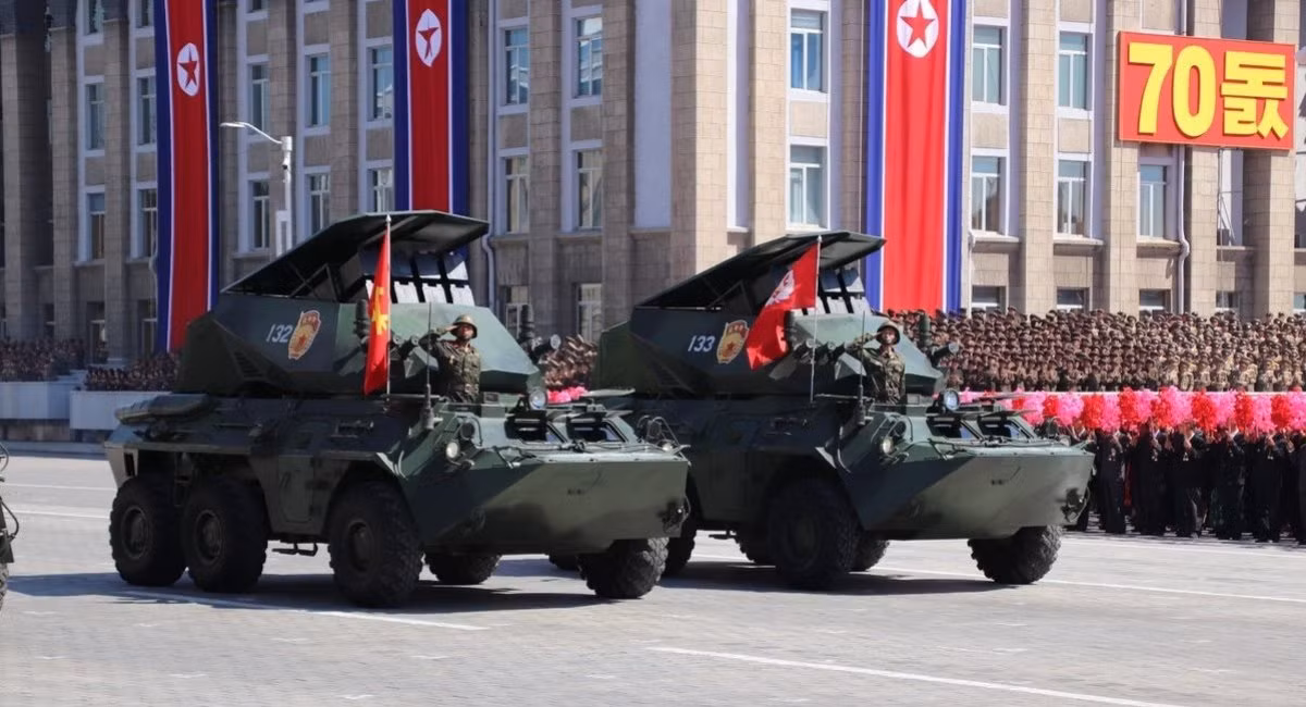 Bulsae-4 M-2018 nổi bật với khả năng truyền dữ liệu video thời gian thực cho người vận hành, cho phép điều chỉnh mục tiêu chính xác trong khi bay. Nó đi theo quỹ đạo không đạn đạo, giảm nguy cơ phát hiện radar và tăng khả năng sống sót của phi hành đoàn. Tên lửa được mang trên xe bọc thép M-2010 của Triều Tiên với cấu hình 6x6, được trang bị tám thùng phóng. So với các hệ thống tương tự như Spike-ER của Israel, Bulsae-4 sử dụng đầu dẫn quang điện kết hợp với dẫn cáp quang. Công nghệ này cho phép tên lửa cơ động quanh chướng ngại vật để tấn công các mục tiêu ẩn, tăng cường đáng kể khả năng tấn công các mục tiêu xa và kiên cố của Triều Tiên. 