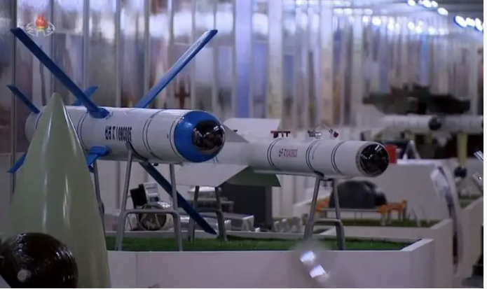 Bulsae-4 M-2018 NLOS ATGM (Tên lửa chống tăng có điều khiển ngoài tầm nhìn) của Triều Tiên là hệ thống tên lửa có điều khiển bằng sợi quang có khả năng tấn công các mục tiêu quay và bọc thép ở tầm xa từ 15 đến 25 km. Việc sản xuất và mua lại tên lửa này được bắt đầu vào khoảng năm 2018, mặc dù thông tin chi tiết chính xác vẫn chưa rõ ràng do tính chất bí mật của chương trình quân sự của Triều Tiên. Bulsae-4 đã được truyền hình nhà nước Triều Tiên công khai vào tháng 6/2016, cho thấy một tên lửa chống tăng được phóng từ trực thăng Mi-2, xác nhận việc đưa vào sử dụng trong những năm tiếp theo. Số lượng chính xác các hệ thống Bulsae-4 đang hoạt động vẫn chưa được biết nhưng được cho là đáng kể để tăng cường năng lực quân sự của Triều Tiên. 