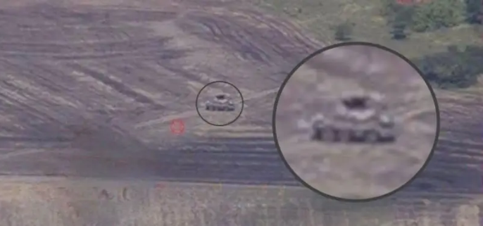 “Pháo tự hành” nói trên là phiên bản rút gọn của BTR-80 với hệ thống cảnh báo laser và lựu đạn khói. Một tháp pháo mở quay với tám thùng phóng có tên lửa dẫn đường chống tăng bên trong, được dẫn đường quang-điện tử thông qua cáp quang. Có lẽ 8 tên lửa dẫn đường chống tăng khác được cất giữ trong thân, có lớp giáp 9 mm. 