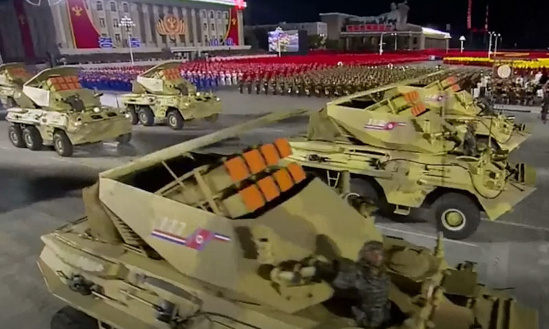 Việc xác định được phương tiện đầu tiên của Triều Tiên ở Ukraine đánh dấu bước ngoặt cho sự tham gia của Bình Nhưỡng vào cuộc xung đột. Sự tham gia trực tiếp hơn này ngụ ý sự hỗ trợ đáng kể của Triều Tiên, đặt ra những câu hỏi quan trọng liên quan đến việc vận chuyển và phân phối các phương tiện này trong khu vực chiến sự. Các tuyến đường vận chuyển, phương pháp giao hàng và an ninh của các nguồn cung cấp này trở thành những vấn đề quan trọng đối với Nga, đòi hỏi sự phối hợp chặt chẽ và quản lý hiệu quả để tránh gián đoạn và đảm bảo hỗ trợ quân sự liên tục. 