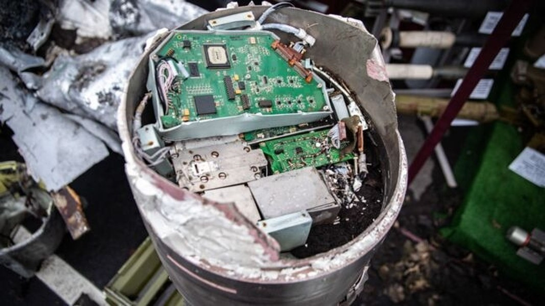 Bước đi như vậy cho phép vượt qua các lệnh cấm vận, bởi vì nhà sản xuất không chịu trách nhiệm về việc khách hàng có tiếp tục sử dụng sản phẩm của họ hay sẽ nhượng lại cho một đối tác nào đó.