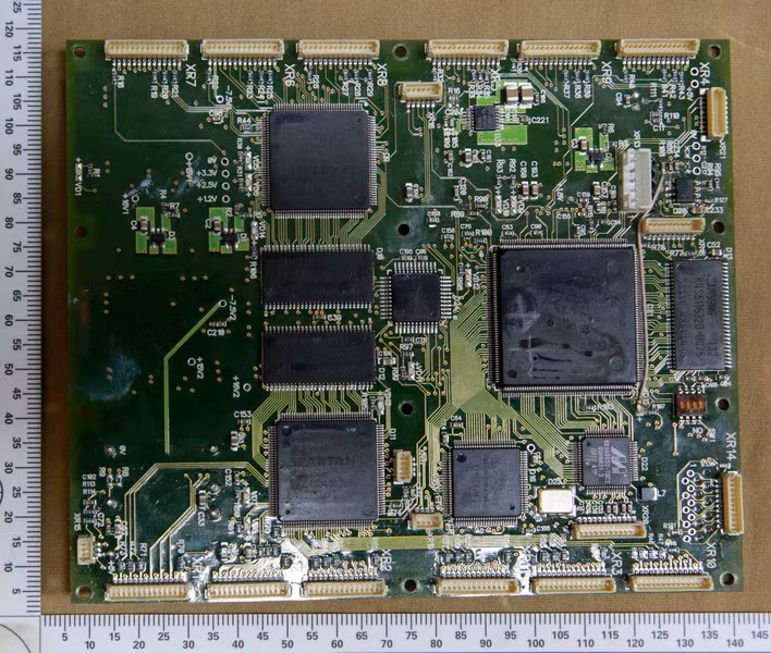 Nghiên cứu được công bố gần đây của Tạp chí New York Times (NYT) đã xác nhận việc Nga tiếp tục sử dụng chip xử lý do Mỹ sản xuất trong tên lửa của mình với số lượng lớn, điển hình như trong mỗi quả tên lửa Kh-101 có tới 35 con chip của Mỹ.