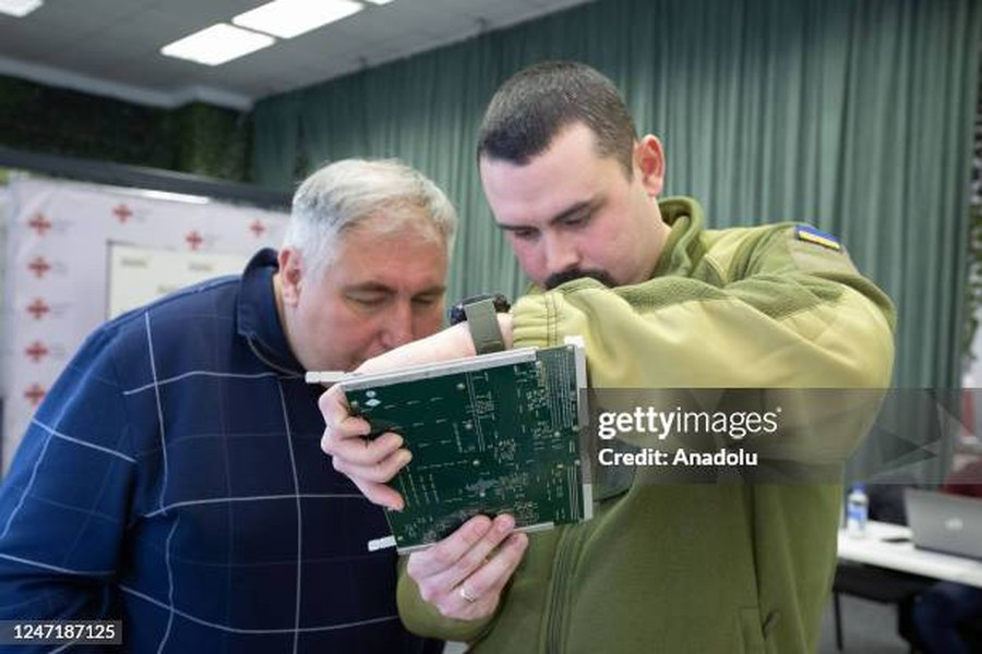 Cơ chế chủ đạo để vượt qua lệnh trừng phạt chính là thông qua một vài quốc gia thân thiện với Nga, họ sẽ mua chip xử lý của phương Tây với danh nghĩa phục vụ nhu cầu bản thân, nhưng sau đó sẽ bán lại cho Moskva.