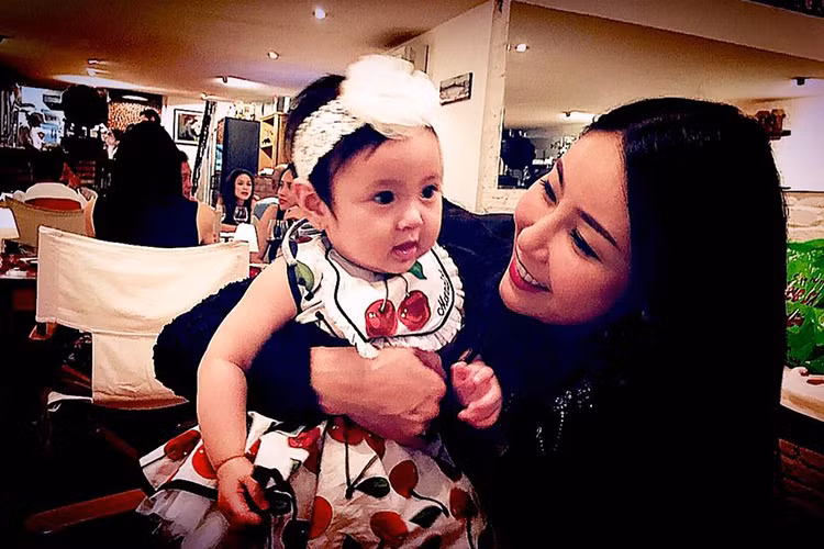 Trong ngày sinh nhật, Hà Kiều Anh chỉ ước mong gia đình nhỏ của mình mãi được bình an và luôn đầy ắp tiếng cười. Cô cũng không quên cám ơn những người đã gửi những lời chúc sinh nhật đầy yêu thương đến cô. 