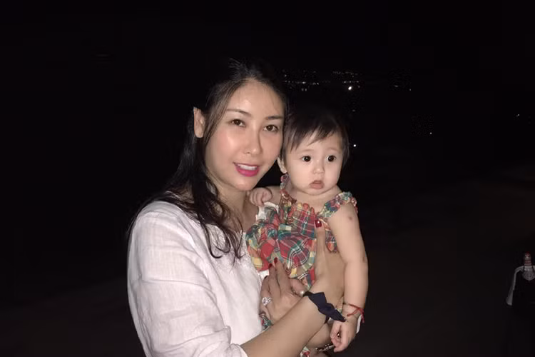 Hiện tại, vợ chồng Hoa hậu Việt Nam 1992 có ba nhóc tì: hai cậu con trai tên Vương Khang, Vương Khôi và một cô con gái tên Vivian. 