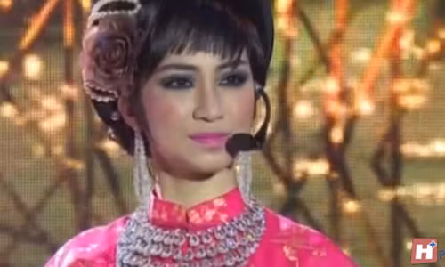 Hoa Minzy hat cai luong nhan con mua loi khen