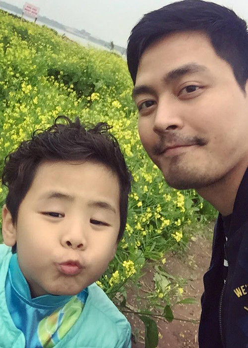 Cậu con trai thứ hai của Phan Anh có tên thân mật là Bin. Dù còn nhỏ nhưng bé khá chín chắn và tự lập.