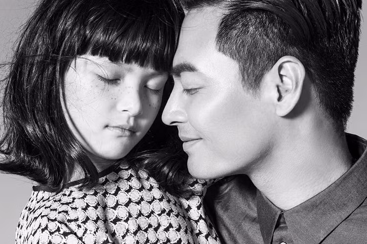 Con gái Phan Anh được biết đến nhiều hơn cả vì từng cùng bố tham gia chương trình "Bố ơi! Mình đi đâu thế?" mùa 1.