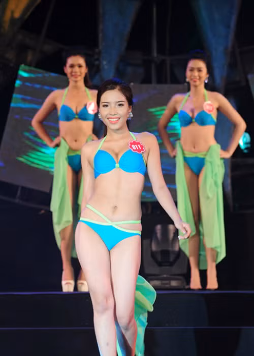 Á hậu 2 cuộc thi Hoa hậu Biển Việt Nam 2016 cao 1m67, nặng 56 kg và có số đo ba vòng: 85-66-95. (Ảnh: VTV)