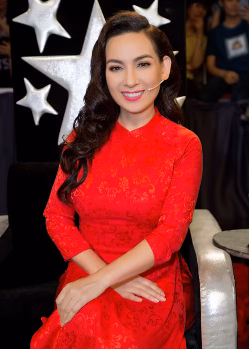 Phi Nhung ngày càng trẻ trung, xinh đẹp sau nhiều năm ca hát.