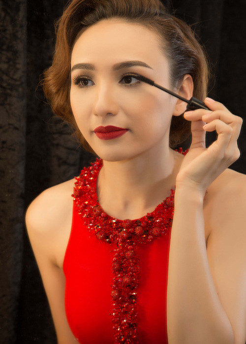 Trong vai trò dẫn dắt Ngôi sao phương Nam 2016, Ngọc Diễm luôn đầu tư kỹ lưỡng cho vẻ ngoài mỗi khi lên hình.