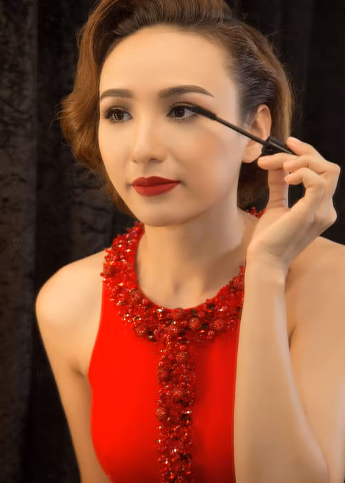 Trong vai trò dẫn dắt Ngôi sao phương Nam 2016, Ngọc Diễm luôn đầu tư kỹ lưỡng cho vẻ ngoài mỗi khi lên hình.