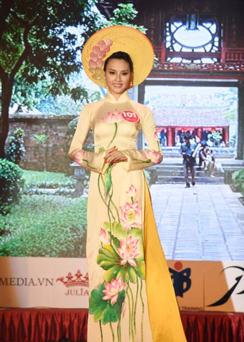 Thùy Trang chia sẻ cô đã sốc khi biết tin đồn và rất buồn vì nhiều người không tin khả năng của mình. Trong những ngày qua, người đẹp đã phải gánh chịu rất nhiều áp lực từ dư luận. (Ảnh: Infonet)