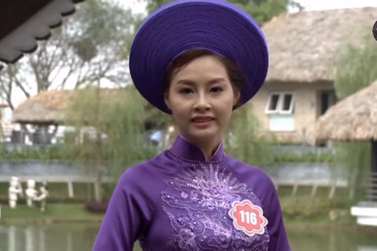 Điểm trừ duy nhất trên gương mặt của Thùy Trang là nụ cười.