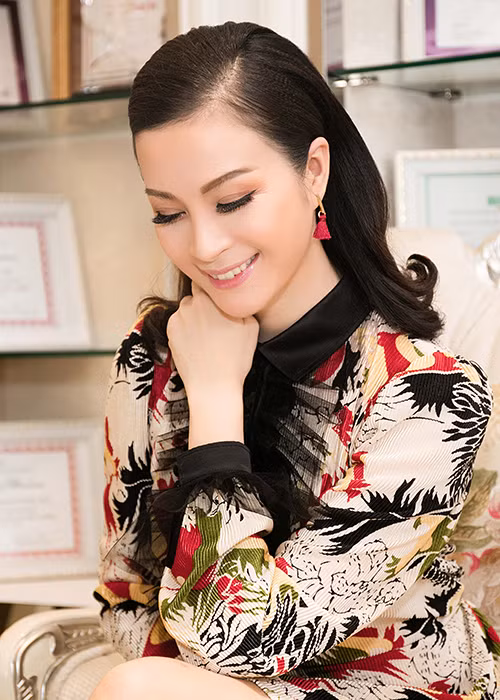 Gần đây, nữ MC khá bận rộn do nhận thêm công việc dạy học và đi thuyết giảng ở những trường đại học theo lời mời định kỳ. 