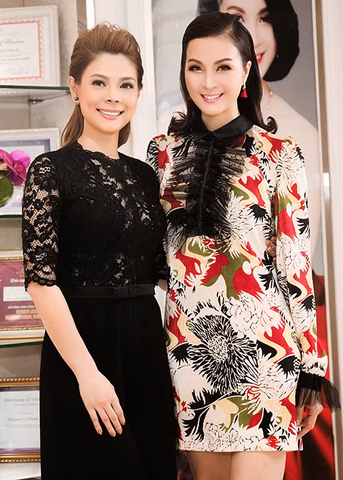 Giọng ca “Búp bê” hội ngộ MC Thanh Mai tại cơ sở làm đẹp của “đàn chị”. 