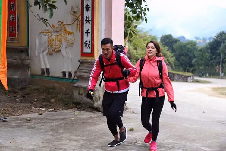 Tuy nhiên, trong quá trình đua, nhiều người yêu mến cặp đôi Hương Giang - Criss Lai nhận thấy nữ ca sĩ và bạn trai không còn tình cảm, gắn bó như xưa. (Ảnh: FBNV) 