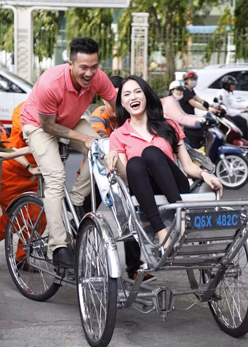 Tình yêu đến với Hương Giang Idol và Criss Lai chóng vánh khiến chính những người trong cuộc cũng bất ngờ. Khi cuộc đua kết thúc, họ vẫn giữ được tình cảm gắn bó. (Ảnh: VTC) 