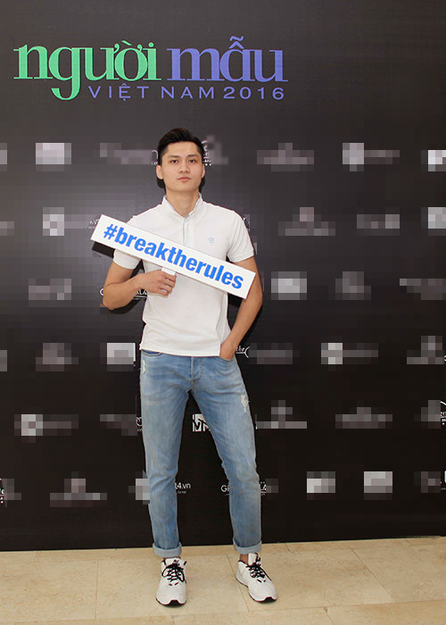 Thí sinh Bùi Huy Dương sinh năm 1996 và sống tại Hà Nội. Anh chàng nổi bật với chiều cao 1m90. 