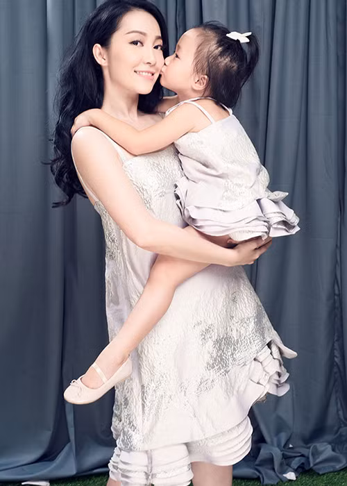 Linh Nga dien do doi cung con gai xinh nhu thien than-Hinh-2