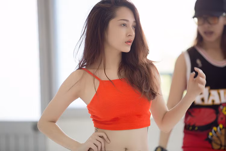 Bài hát của Đỗ Hiếu mang âm hưởng Trung Đông huyền bí và hứa hẹn sẽ thu hút khi kết hợp với những điệu nhảy nóng bỏng. 