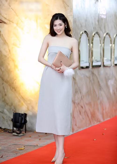 Ve cuon hut kho roi mat cua A hau Duong Tu Anh-Hinh-8