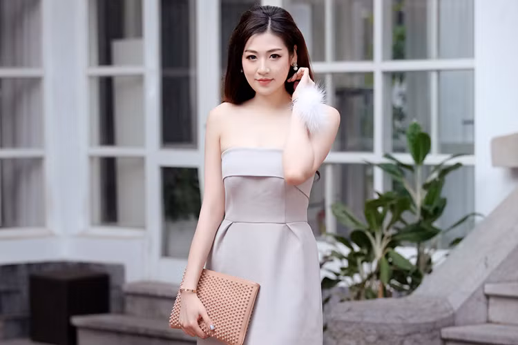 Ve cuon hut kho roi mat cua A hau Duong Tu Anh