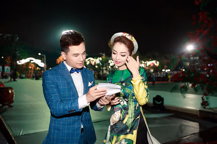 Tối ngày 6/5, Jennifer Phạm hội ngộ Danh Tùng khi cùng làm MC cho Lễ hội Hoa phượng đỏ Hải Phòng 2016. 