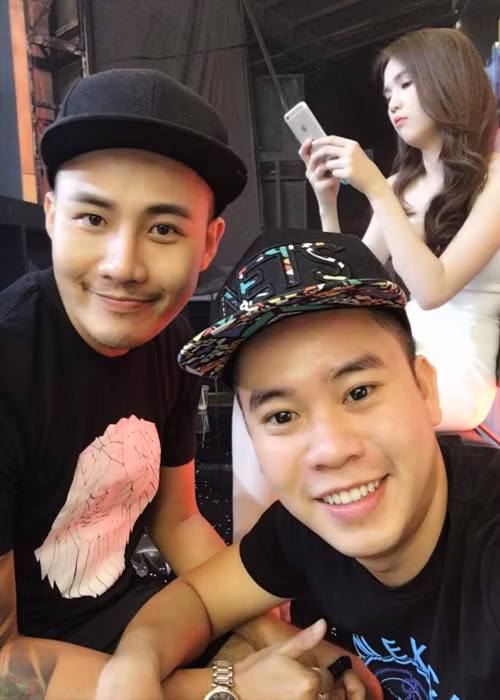 Theo đó, "nữ hoàng nội y" Ngọc Trinh làm host chương trình truyền hình thực tế trong xuyên suốt 13 số.